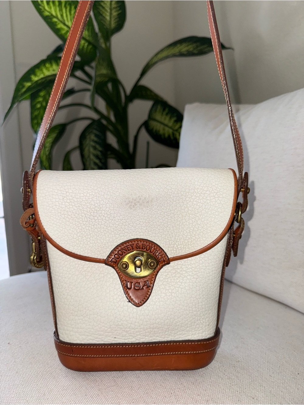 Dooney & Bourke Vintage USA 90s Cavalry White Brown Pebble Leather Crossbody Bag
